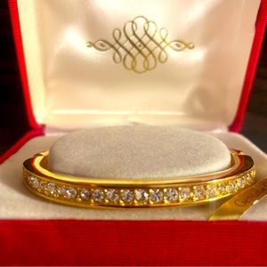 Gold Clasp Bracelet w/ Genuine Crystals